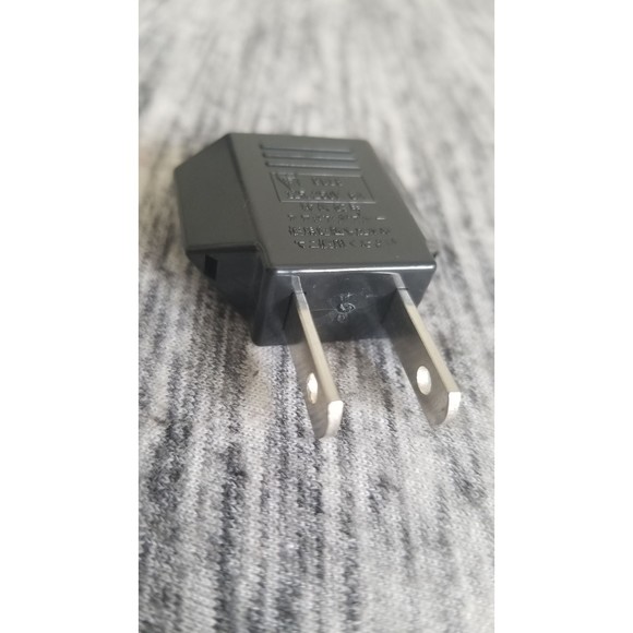 4X EU to US Power Travel Adapter - Picture 3 of 3